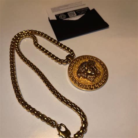 versace kette mit medusa kopf|Versace Medusa in Modeschmuck.